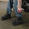 1460 Fabricadas en Inglaterra Botas con cordones de ante repujado 1460 Fabricadas en Inglaterra Botas con cordones de ante repujado