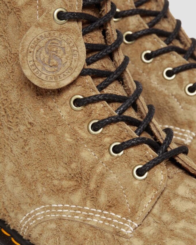 1460 Fabricadas en Inglaterra Botas con cordones de ante repujado 1460 Fabricadas en Inglaterra Botas con cordones de ante repujado