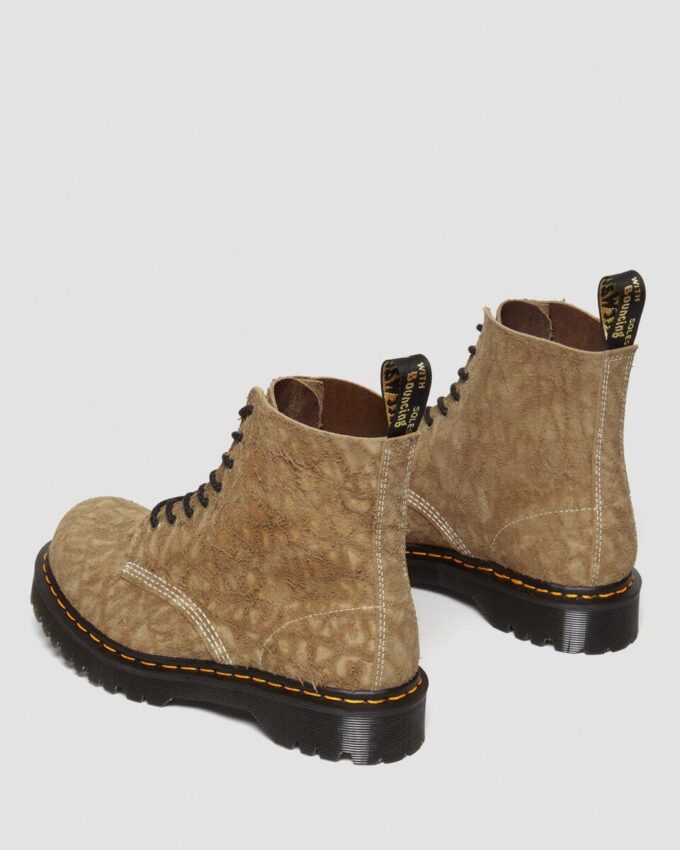 1460 Fabricadas en Inglaterra Botas con cordones de ante repujado 1460 Fabricadas en Inglaterra Botas con cordones de ante repujado