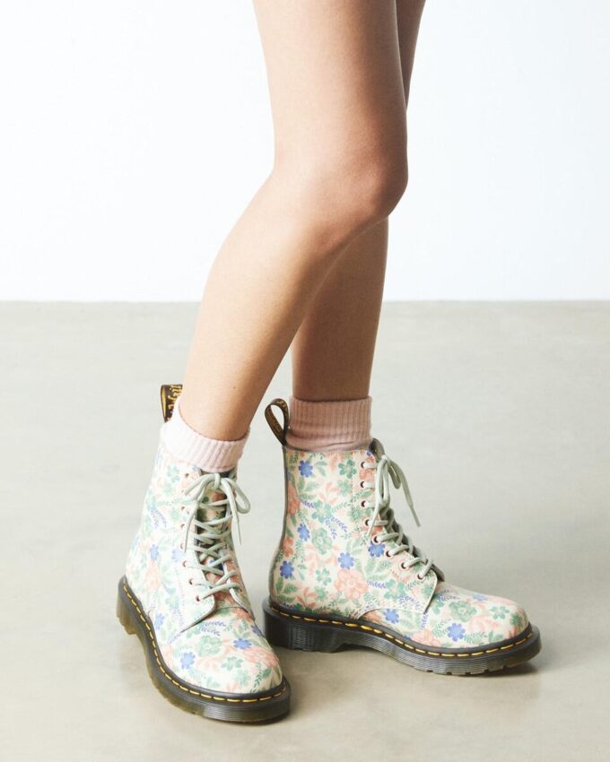 1460 Vonda Botas de cuero reciclado con estampado floral 1460 Vonda Botas de cuero reciclado con estampado floral