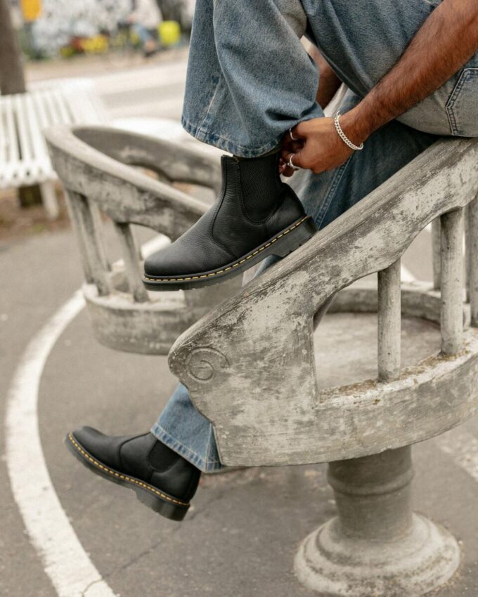 2976 Ambassador Leather Chelsea Boot