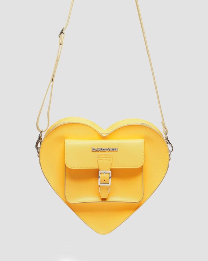 Bolso de piel Kiev con herrajes en forma de corazón