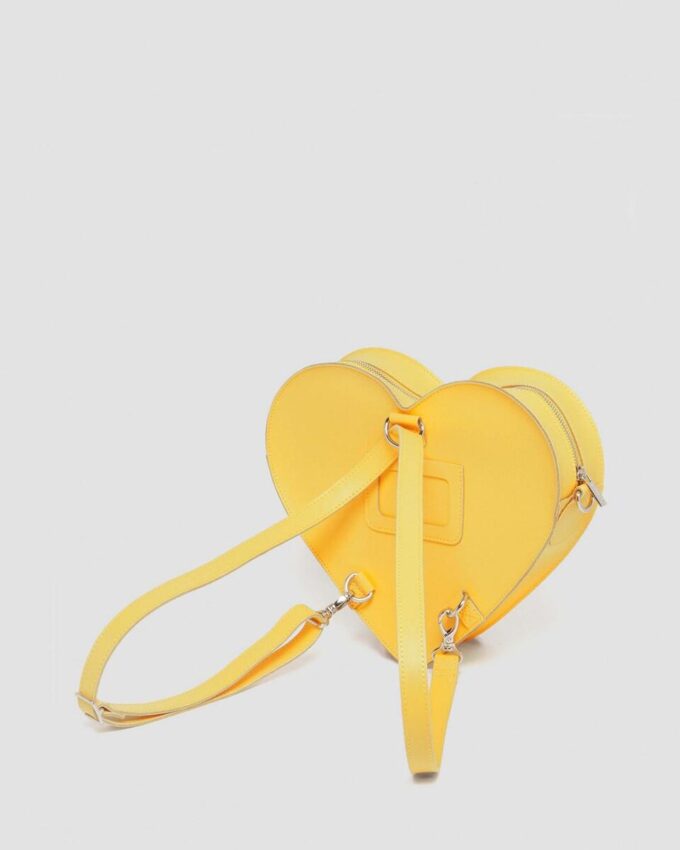 Bolso de piel Kiev con herrajes en forma de corazón