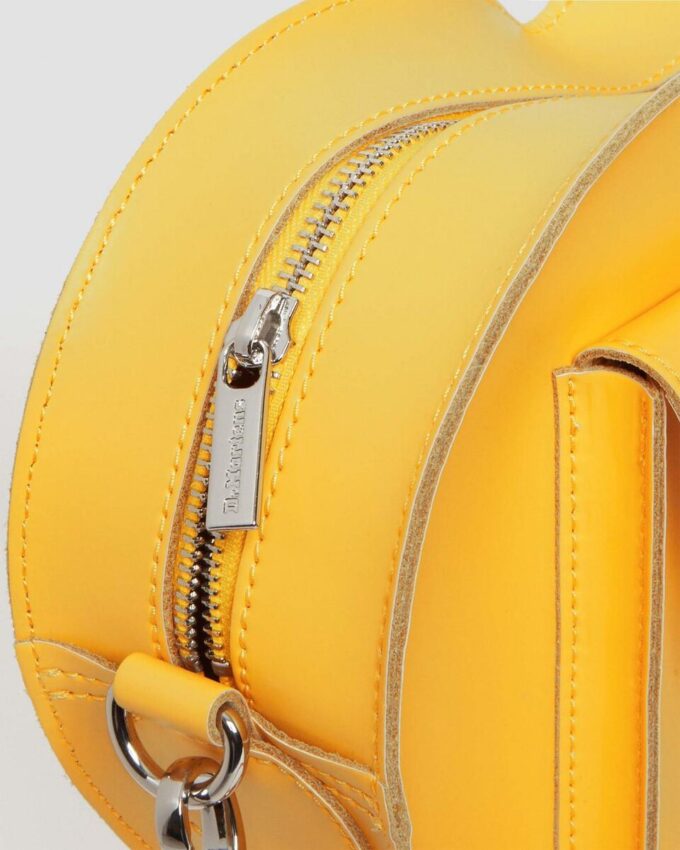 Bolso de piel Kiev con herrajes en forma de corazón