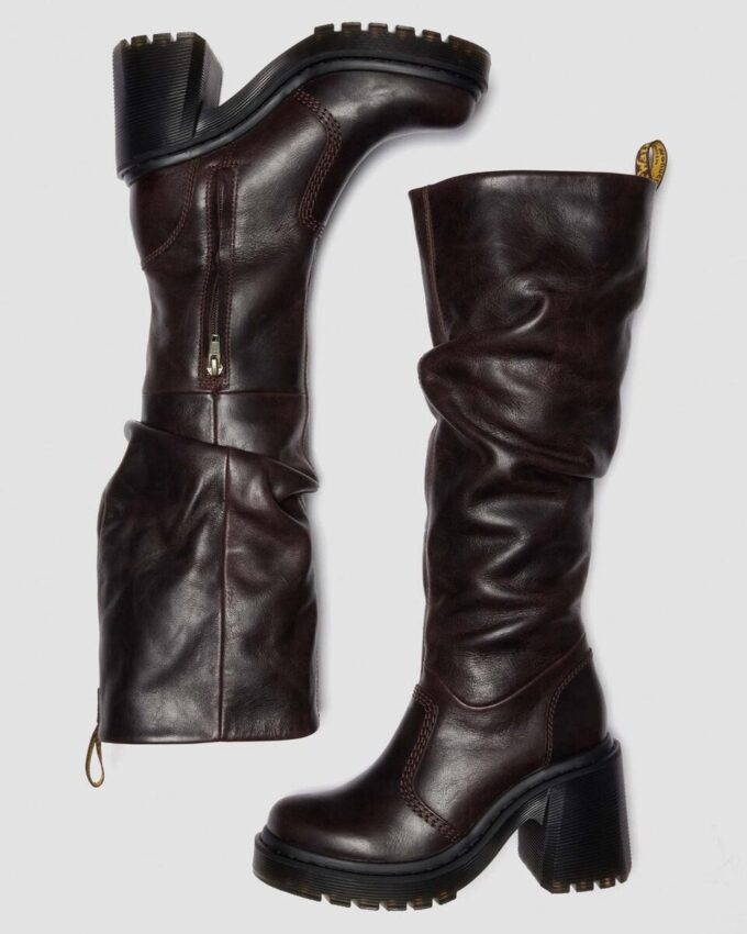 Botas altas de tacón de cuero Kasey Kinsley Botas altas de tacón de cuero Kasey Kinsley