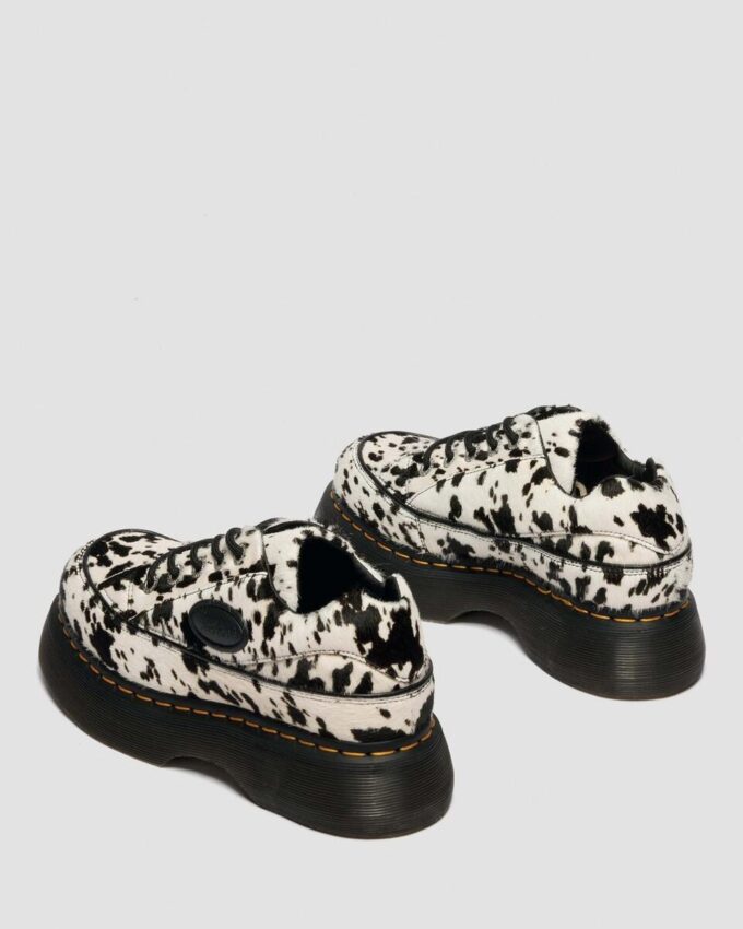 Zapatos BUZZ de 5 ojales con pelo de dálmata sobre cuero Zapatos BUZZ de 5 ojales con pelo de dálmata sobre cuero